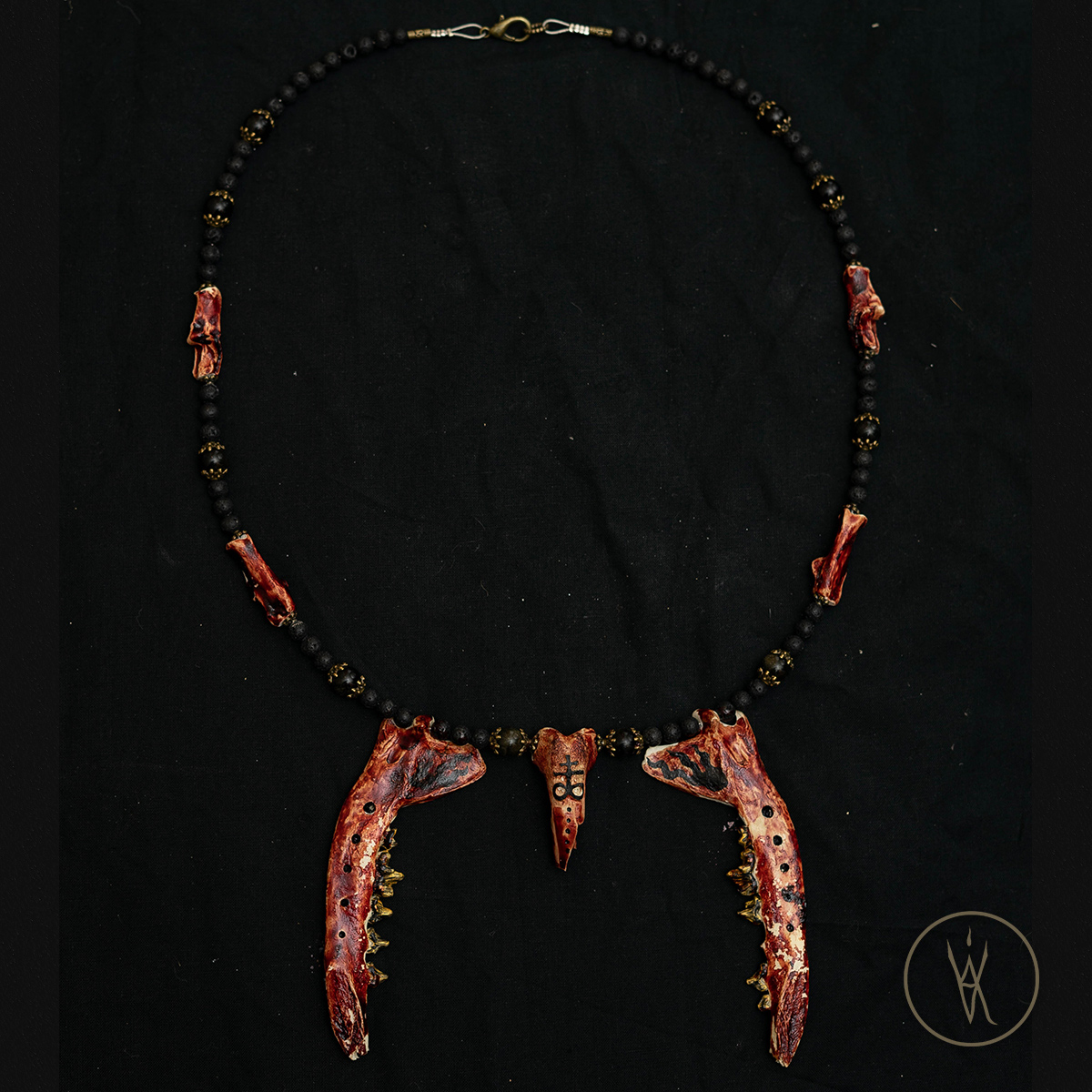 ⋮ Feuer und Schwefel ⋮ Bone Necklace