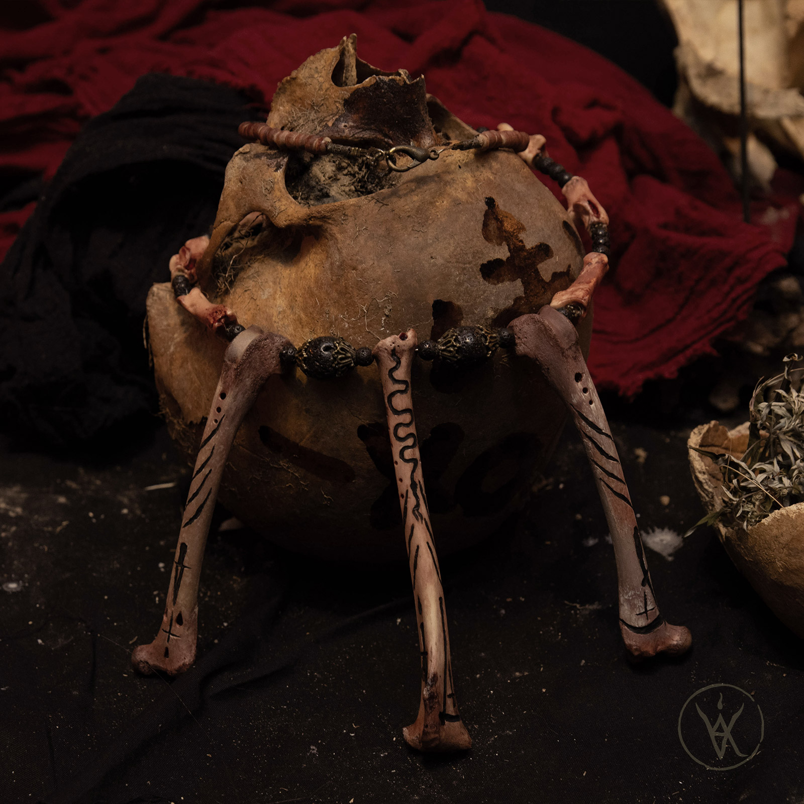 ⋮ Blutiger Dolch ⋮ Bone Necklace
